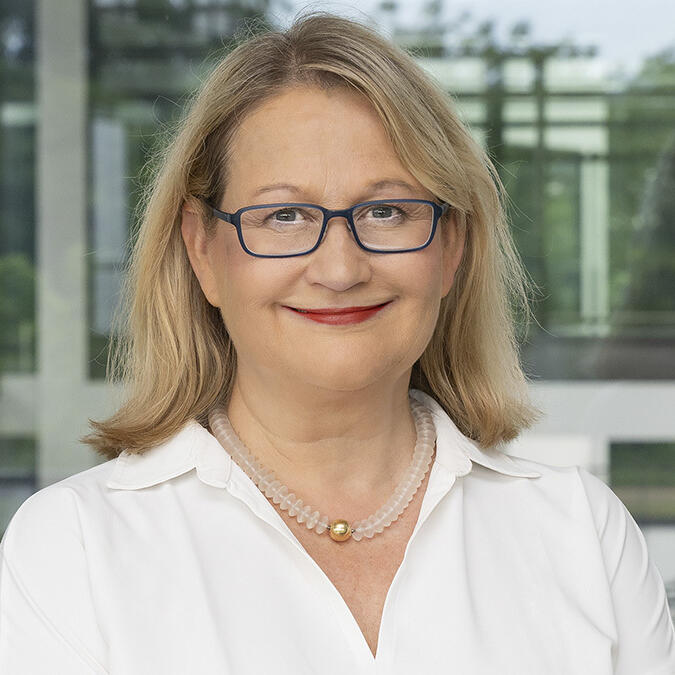 Portraitfoto von Julia Bernsdorf.